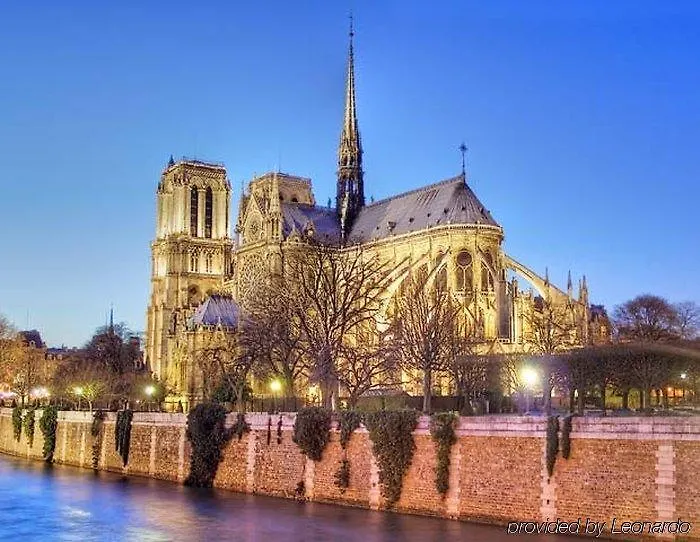 Hotel Grand Jeanne D'arc Paris